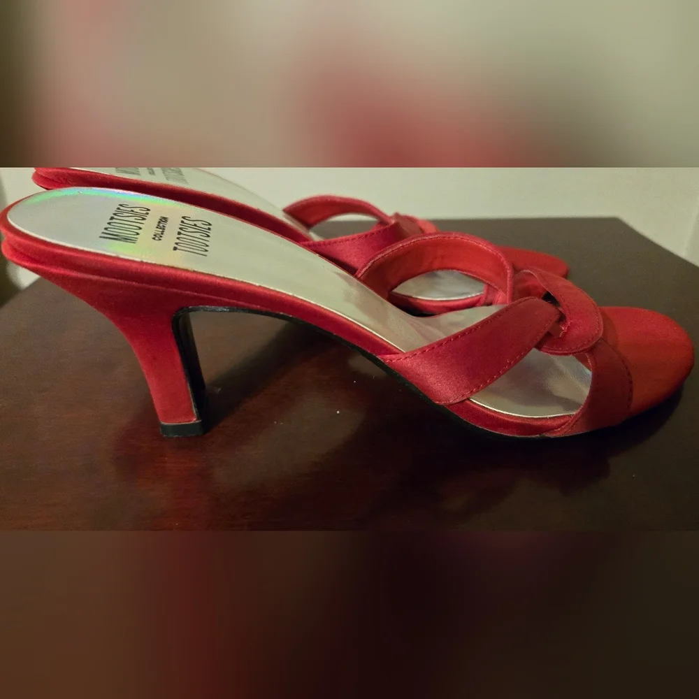 Mootsie Tootsie Red Fabric Strap Heels Womens Size 8 *Only One Night Out* - Picture 2 of 3